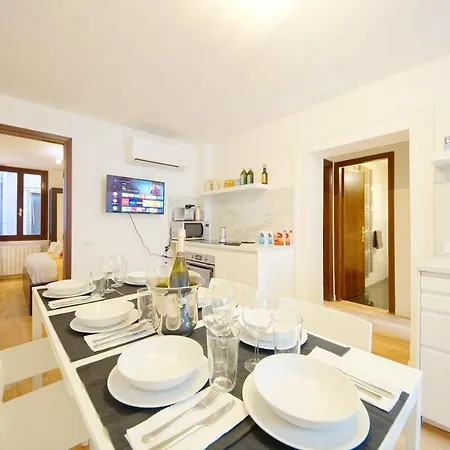 Calle Dei Fabbri Marble Apartment