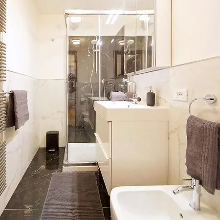 Calle Dei Fabbri Marble Apartment