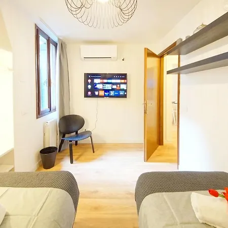 Apartment Calle Dei Fabbri Marble Venice