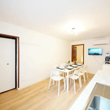 Calle Dei Fabbri Marble Apartment Venice