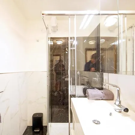 Calle Dei Fabbri Marble Apartment